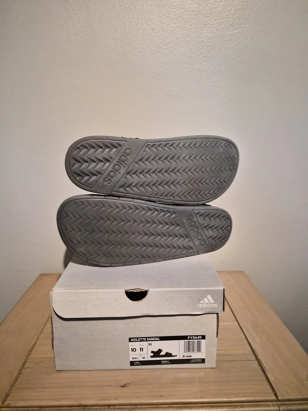 Adidas MENS Size 10 Black & Gray Strap Slide Sandals